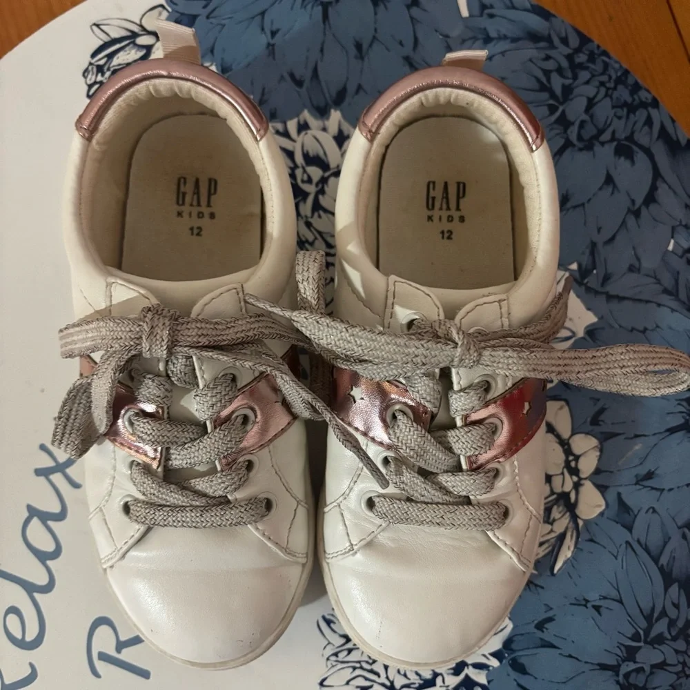 GAP Kids Toddler Girls Sneakers Size 12 White Rose Gold Lace Up Casual Shoes